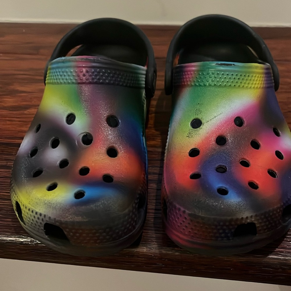 Girls crocs